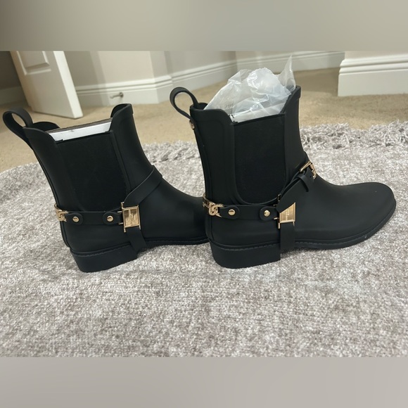 Karl Lagerfeld Paris, Black Rain boots with Gold hardware - Picture 7 of 7